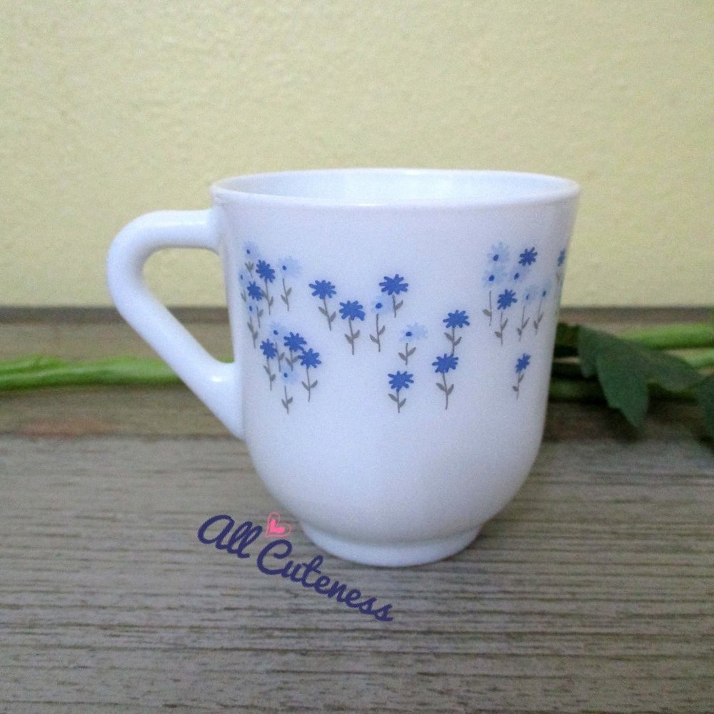 🎀 Vintage White Floral Demitasse Small Cup